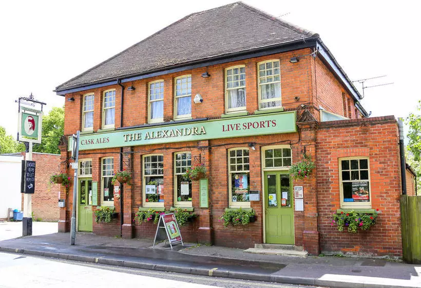 簡易ホテル The Alexandra Pub