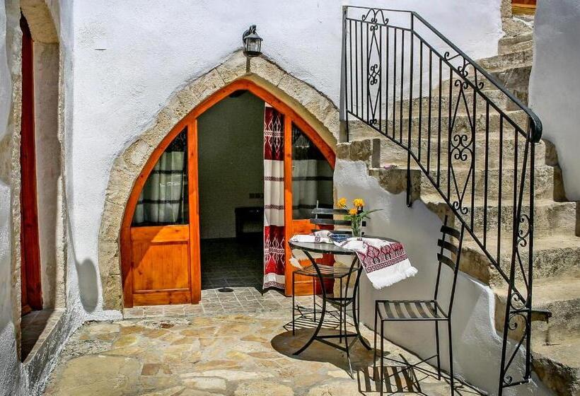 هتل Vafes Traditional Stone Houses