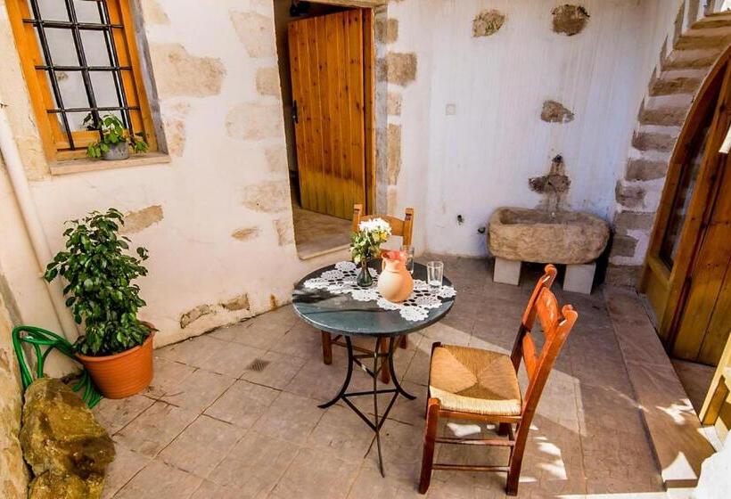 هتل Vafes Traditional Stone Houses