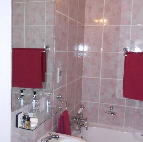 ペンション Red Mountain House