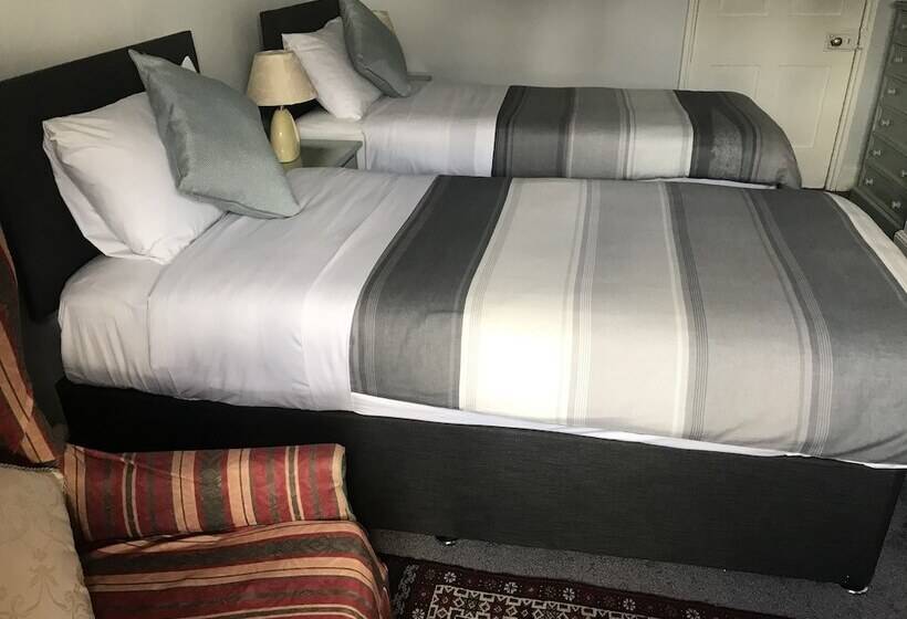 פנסיון The Red House