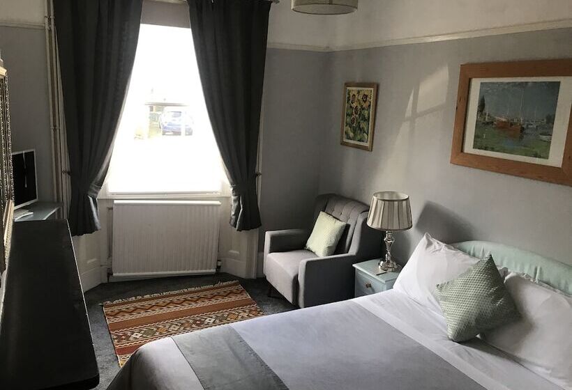 פנסיון The Red House