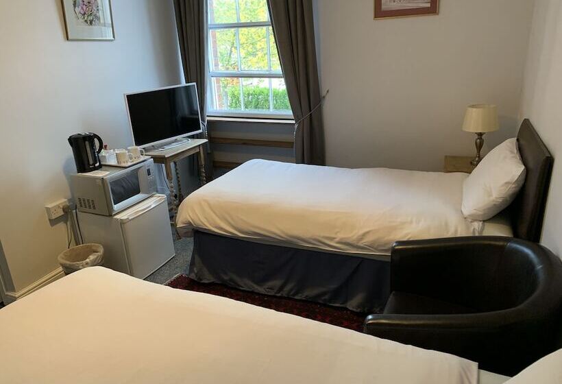 פנסיון The Red House