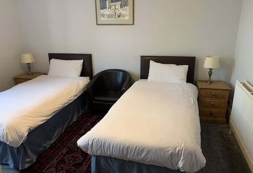 פנסיון The Red House