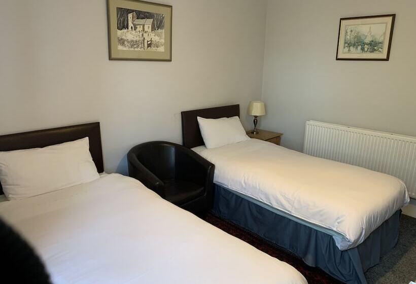 פנסיון The Red House