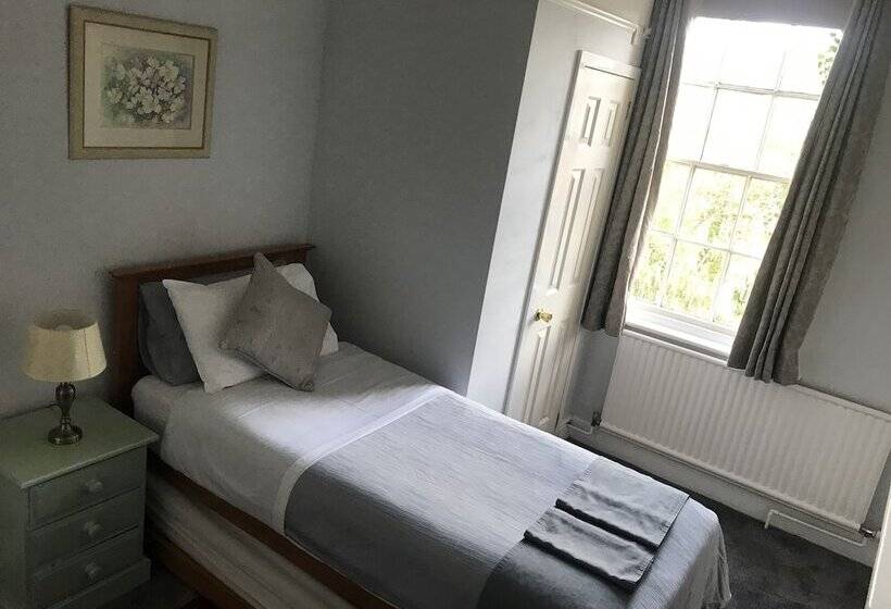 פנסיון The Red House