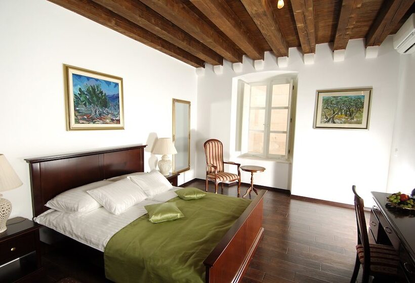 Sunce Palace Apartments With Free Offsite Parking