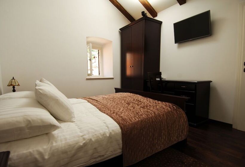 Sunce Palace Apartments With Free Offsite Parking