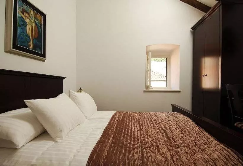 Sunce Palace Apartments With Free Offsite Parking