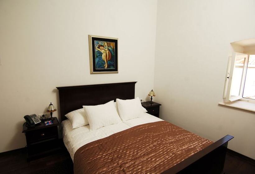 Sunce Palace Apartments With Free Offsite Parking