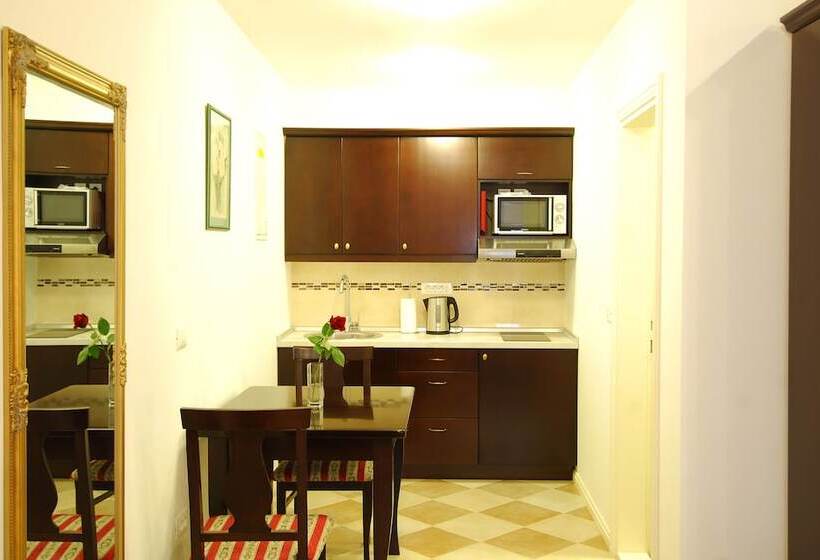 Sunce Palace Apartments With Free Offsite Parking