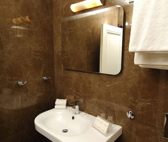 Sunce Palace Apartments With Free Offsite Parking