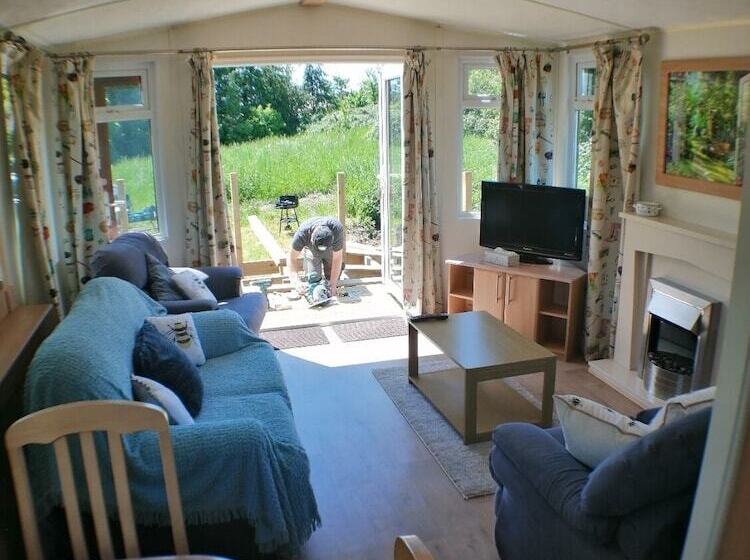 تختخواب و صبحانه Beeches Farmhouse Country Cottages & Rooms