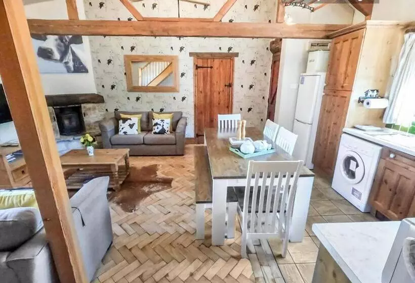 ベッドアンドブレックファースト Beeches Farmhouse Country Cottages & Rooms