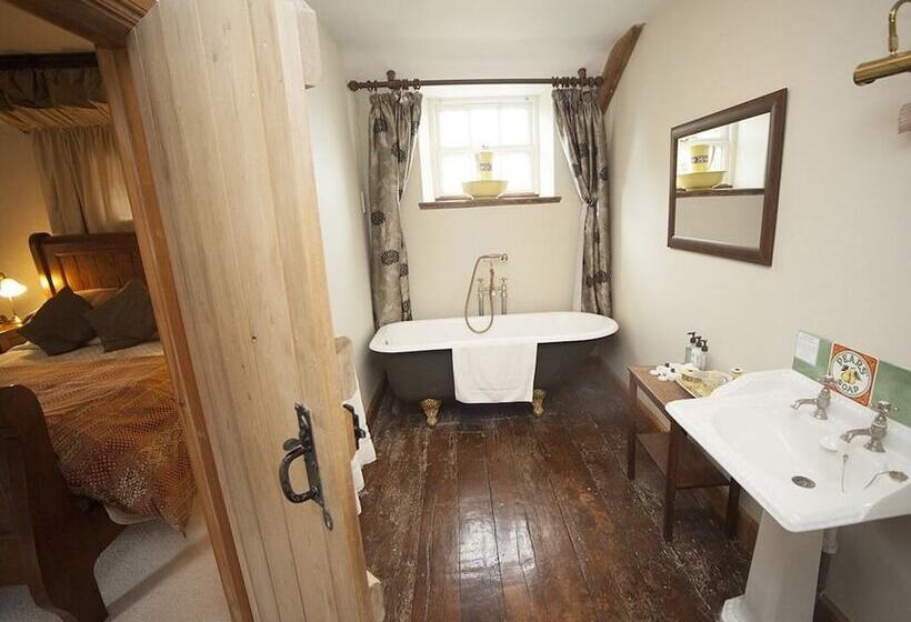 تختخواب و صبحانه Beeches Farmhouse Country Cottages & Rooms