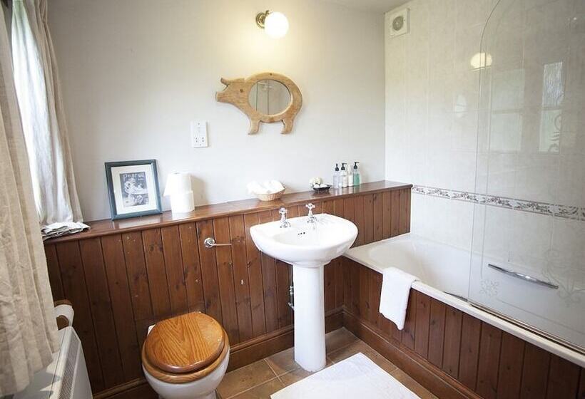 تختخواب و صبحانه Beeches Farmhouse Country Cottages & Rooms