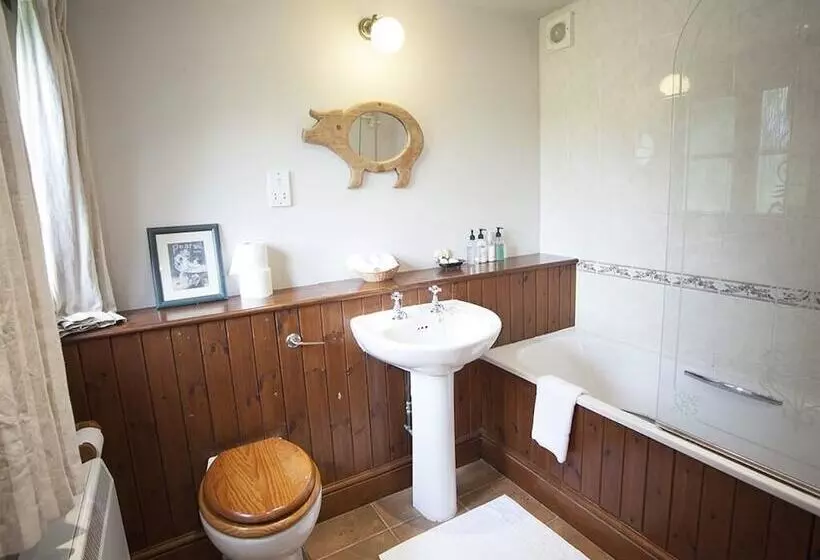 ベッドアンドブレックファースト Beeches Farmhouse Country Cottages & Rooms