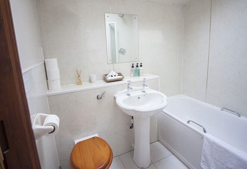 تختخواب و صبحانه Beeches Farmhouse Country Cottages & Rooms