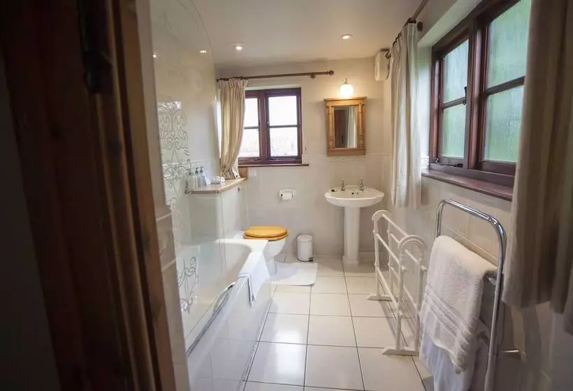 ベッドアンドブレックファースト Beeches Farmhouse Country Cottages & Rooms