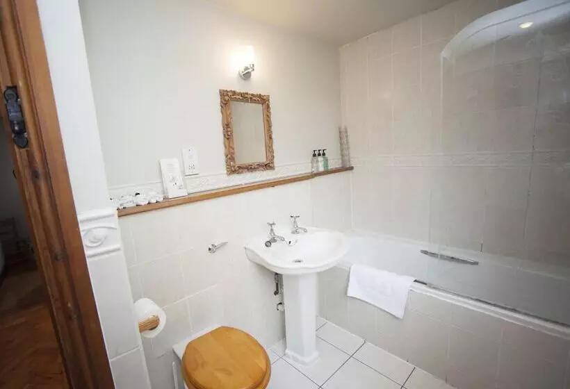ベッドアンドブレックファースト Beeches Farmhouse Country Cottages & Rooms
