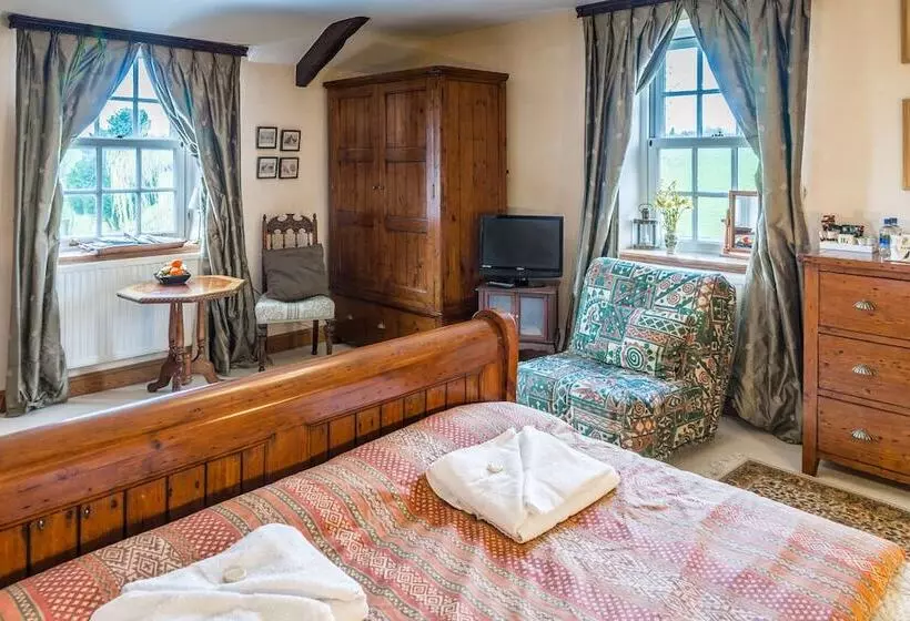 ベッドアンドブレックファースト Beeches Farmhouse Country Cottages & Rooms
