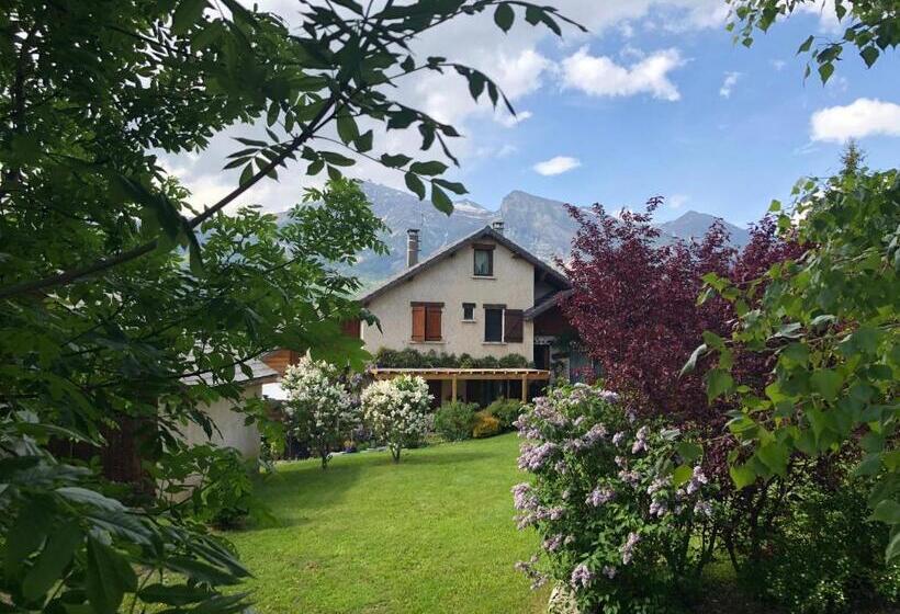 Bed and Breakfast La Coustille Chambres Et Table D Hôtes