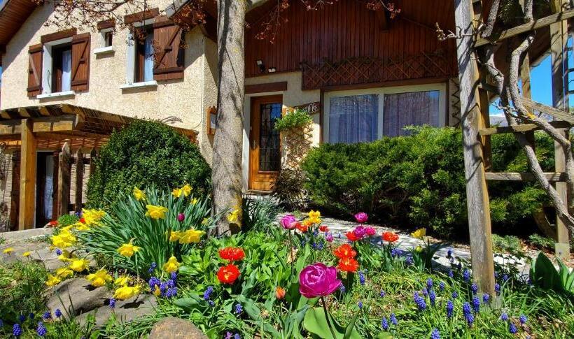 Bed and Breakfast La Coustille Chambres Et Table D Hôtes