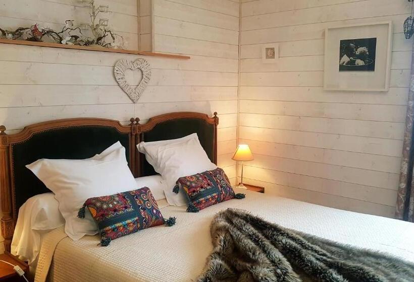 Bed and Breakfast La Coustille Chambres Et Table D Hôtes