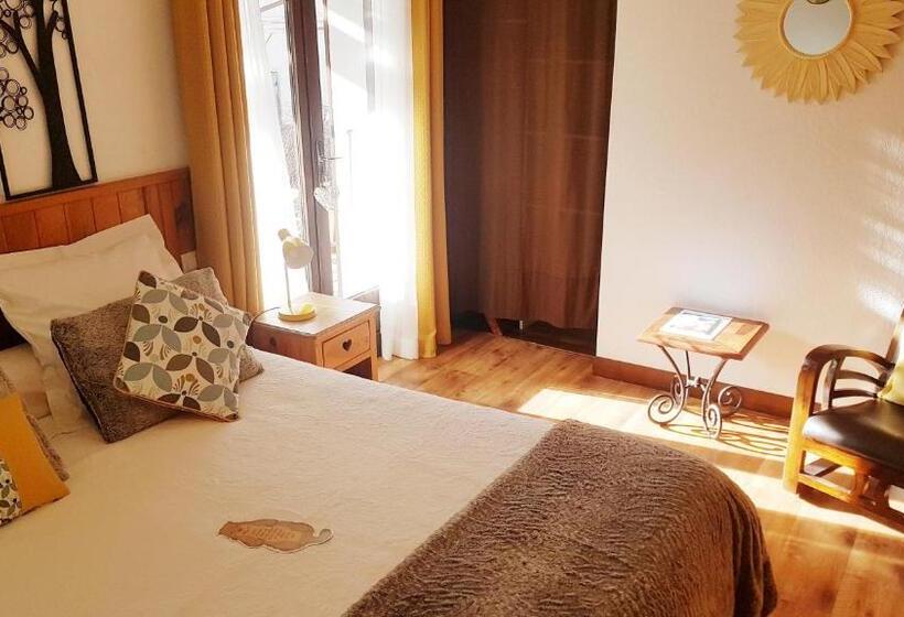 Bed and Breakfast La Coustille Chambres Et Table D Hôtes