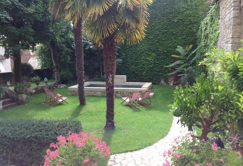 مبيت وإفطار La Devinie