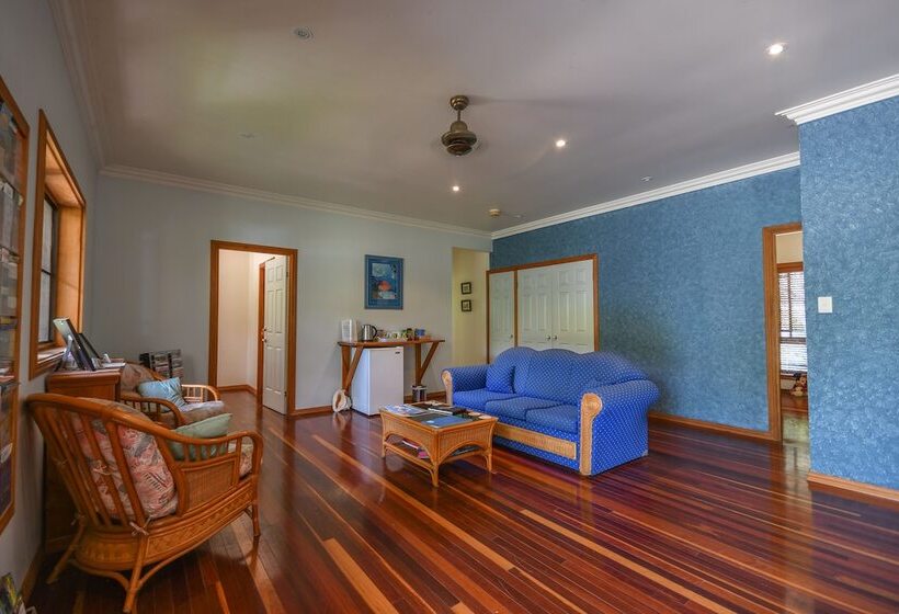 Hibiscus Lodge Bed & Breakfast