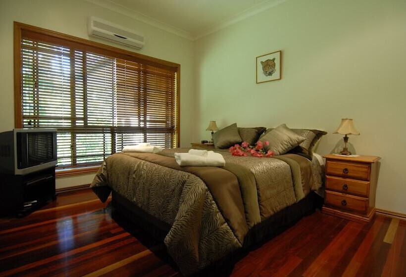 Hibiscus Lodge Bed & Breakfast