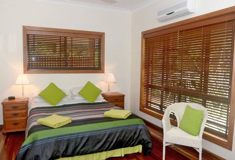 Hibiscus Lodge Bed & Breakfast