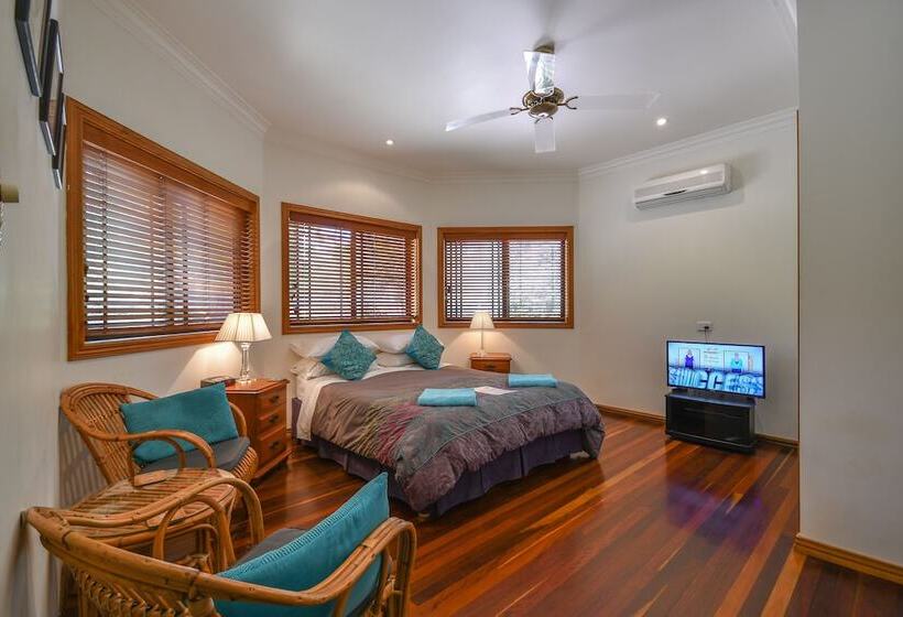 Hibiscus Lodge Bed & Breakfast