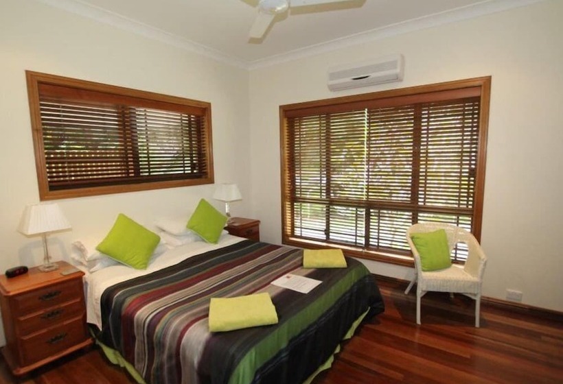 Hibiscus Lodge Bed & Breakfast