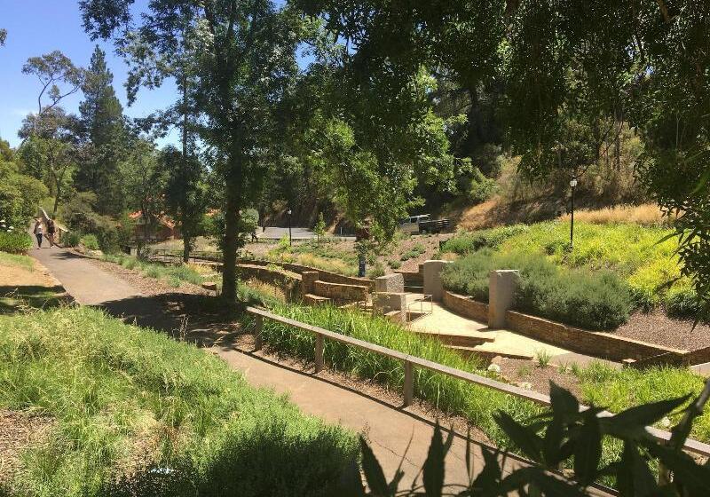 Отель Hepburn Spa Retreat