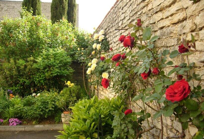 Отель La Villa Fleurie