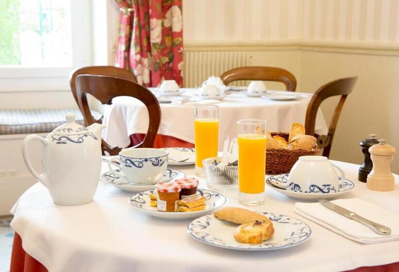 Отель La Villa Fleurie