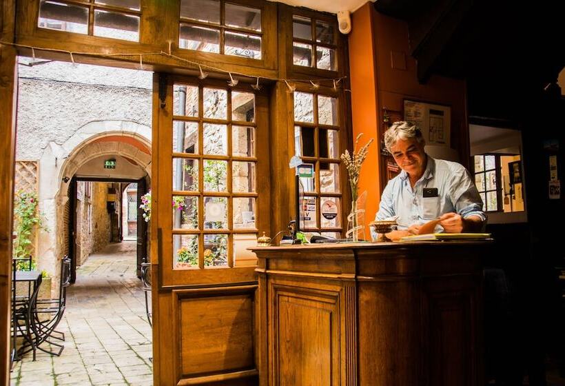 فندق Raymond Vii