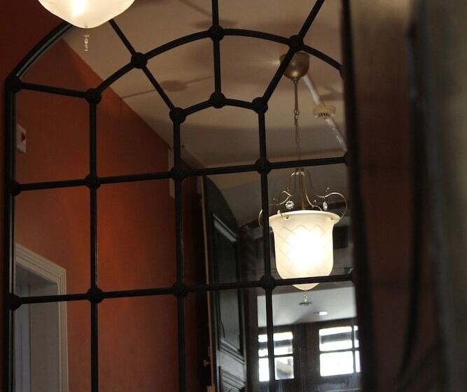 فندق Raymond Vii