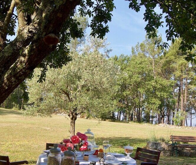 تختخواب و صبحانه Bergerie Des Suanes