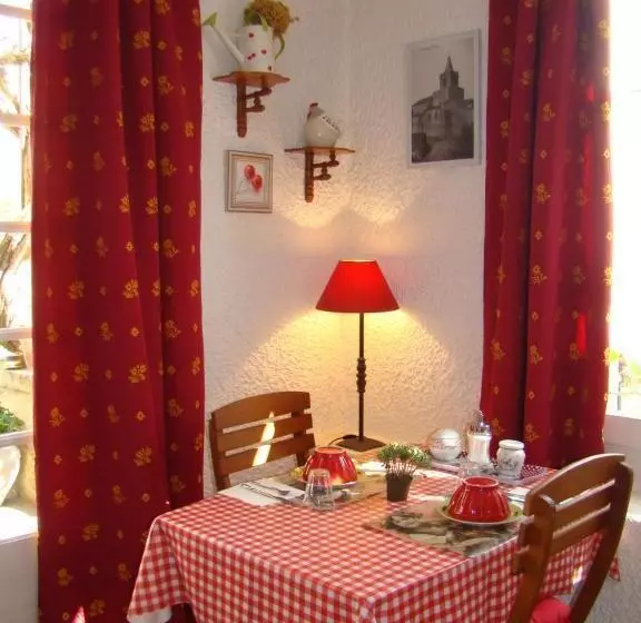 ベッドアンドブレックファースト Chambres D Hôtes Le Colombier