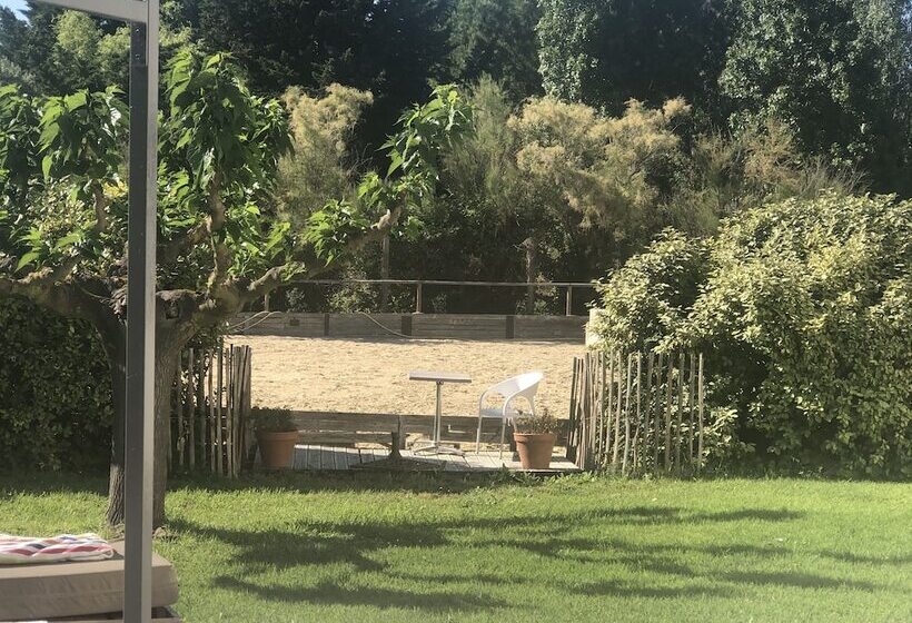 مبيت وإفطار Le Mazet Chambre D Hôtes