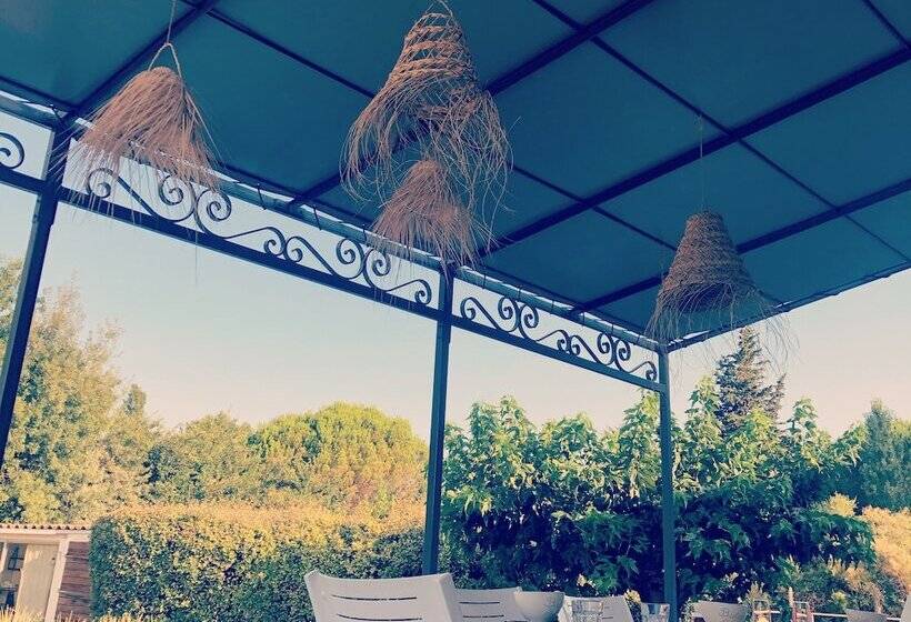 مبيت وإفطار Le Mazet Chambre D Hôtes