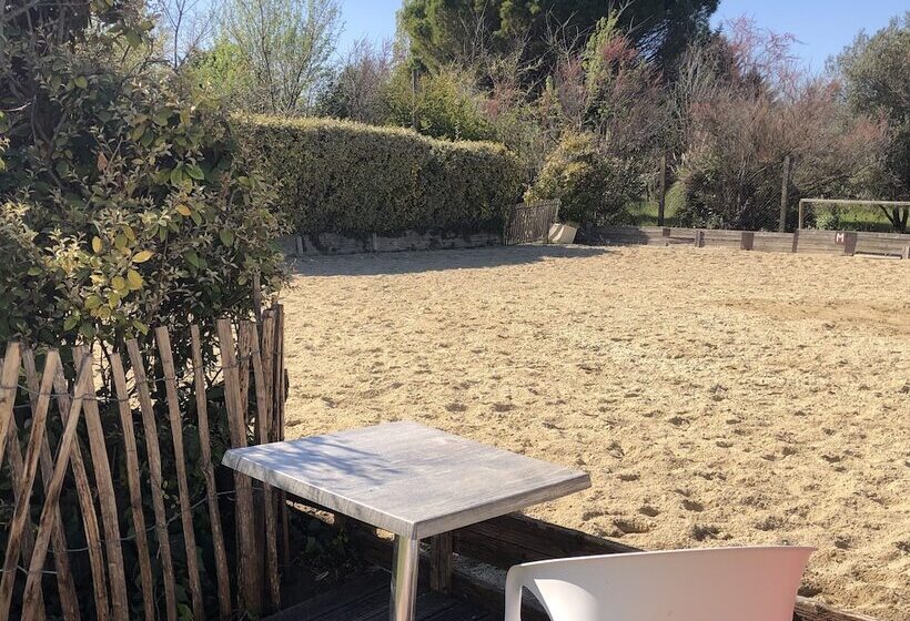 مبيت وإفطار Le Mazet Chambre D Hôtes