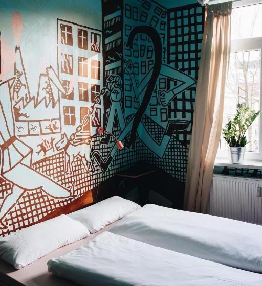 Hostel & Garten Eden