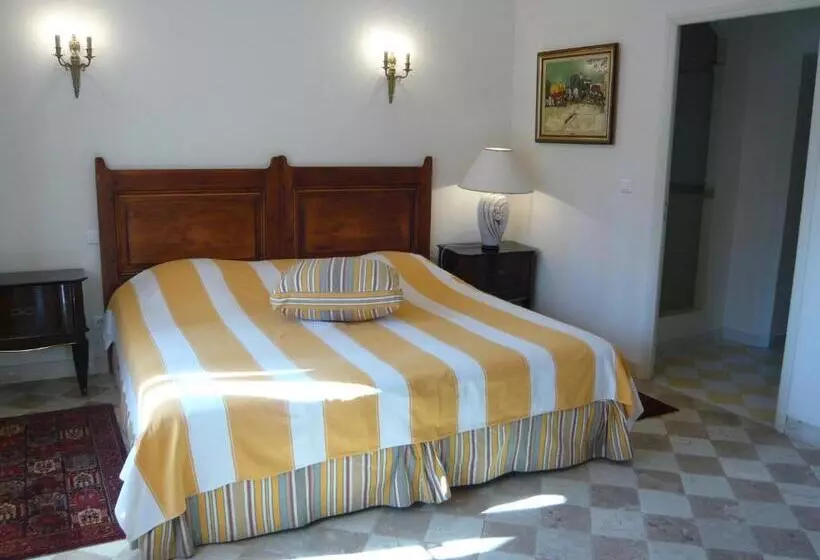 ホテル Auberge De Correns