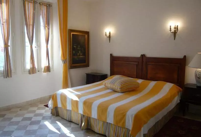 ホテル Auberge De Correns