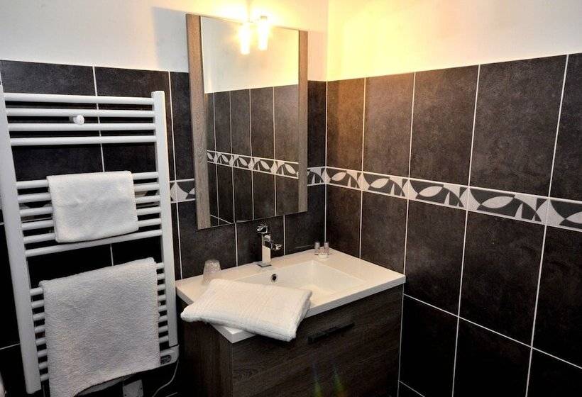 فندق De La Villa Biron