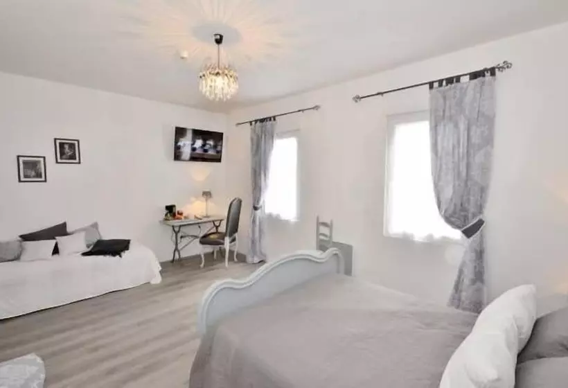 هتل De La Villa Biron